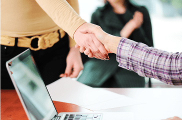 Handschlag nach erfolgreicher Mediation